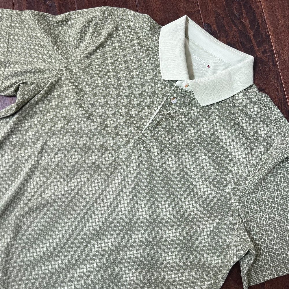 UNTUCKit Green collared shirt. Size Large.